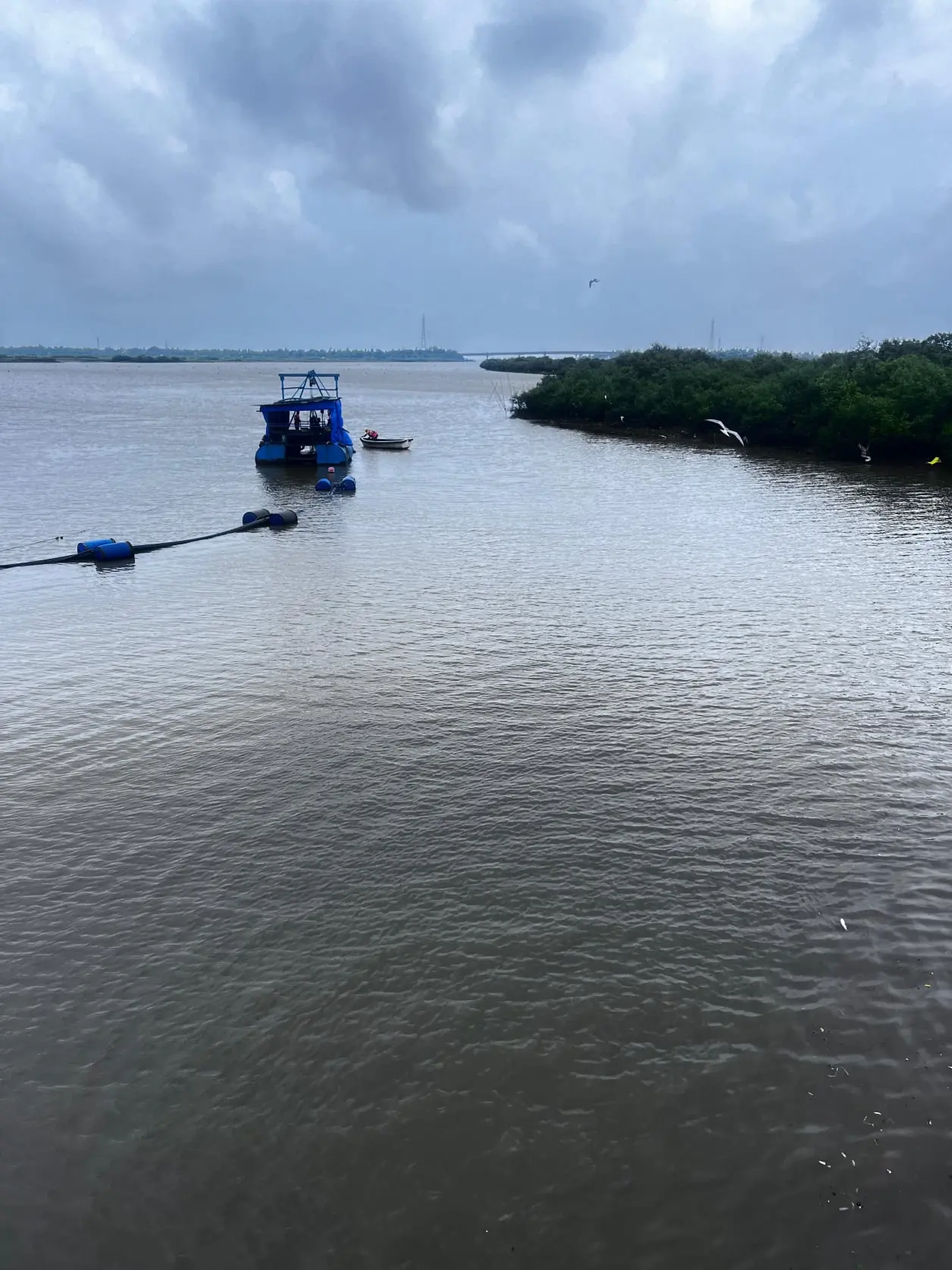Underwater de-silting work
